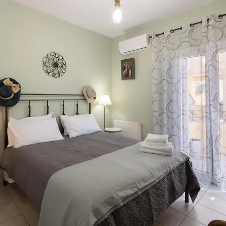 Aristotle וילה Alepou