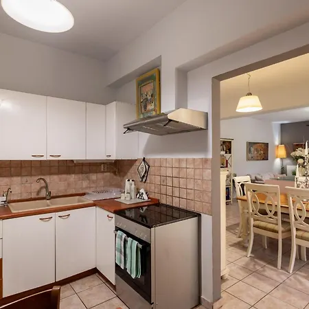 וילה Aristotle *